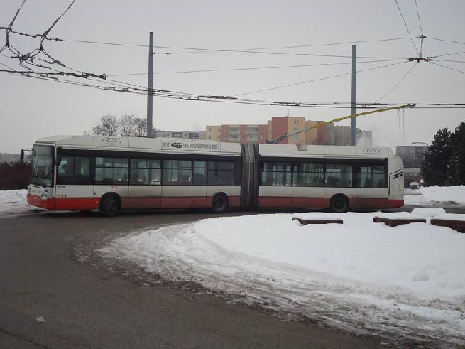 25Tr na lince 25 na konečné Osová. Foto 24.1.2010 © Martin Šiler