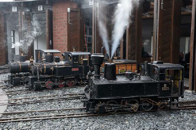 Obrazové kompozice na kolejích rotundy jsou mnohdy překvapivé. Foto © Aleš ležatka.