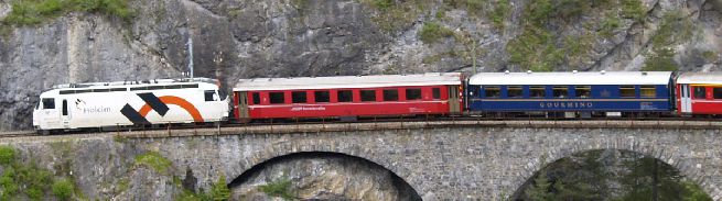 Restaurační vůz Gourmino rovněž na Landwasser viaduktu. Foto 4. 6. 2005 © Roman Šiler.