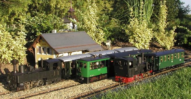 Přehlídka živých parních lokomotiv ve stanici »Susch«. Foto 17. 7. 2004.