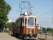 Souprava složená z Motorového vůzu č. 99 a vleku č. 263. Foto © Martin Šiler.