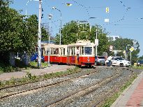 Souprava »plecháče« motorový vůz č. 126 + vlek č. 301.  Foto © Martin Šiler.