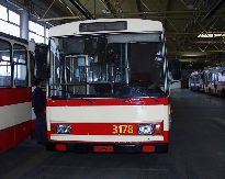 14Tr ve vozovně komín. Foto 11.12.2001 © Roman Šiler