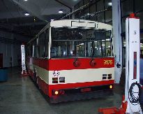 14Tr ve vozovně Komín. Foto 11.12.2001 © Roman Šiler