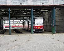 KT8D5 ve vozovně. Foto © Roman Šiler 27.6.2000