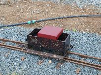 Na zkoušení posloužil nejstarší obslužný vagonek původem z Anglie. Foto 4. 7. 2011 © Martin Šiler.