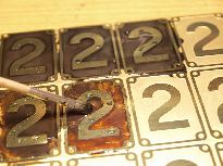 Štetcem je třeba opakovaně přetírat plochy.