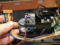 Jednotlivé vodiče upevňujeme se zachovaným pořadím.