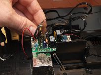 Odejmutí propojovací »analogové« zásuvky.