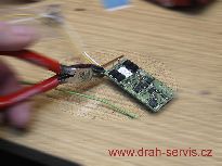 odstranění vodičů dekodéru