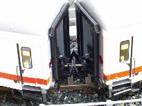 Dotek nárazníků v zatáčce diktuje meze zkracování vzdálenosti mezi vozy.