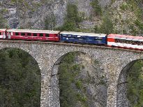 Restaurační vozy řazené v rychlíku na Landwasser viaduktu. Foto 4. 6. 2005 © Roman Šiler.
