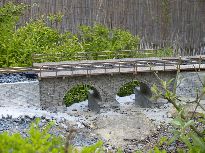 Kamenný viadukt - Pola G 331881. Most této konstrukce je užit jako předpolí dlouhého ocelového mostu a je upraven i do oblouku.