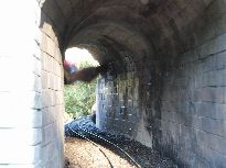 Umělé špinění vnitřku tunelu. Foto 9. 10. 2010 © Roman Šiler.