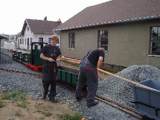 Posun vozidel a sestavování vlaku. Foto 15. 9. 2011 © Jan Palán.