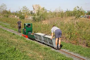 Měřní příčného sklonu trati při jízdě. Foto 15. 9. 2011 © Jan Palán.