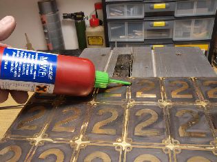 Mazání řezných tras (mazivo MWF s molybdenem).