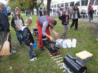 Rotápění modelu na akci »Nábřeží paromilů 2007«.