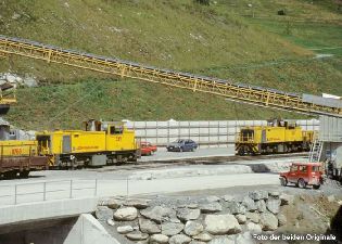 Obě lokomotivy Gmf 4/4 v pracovním nasazení u RhB.