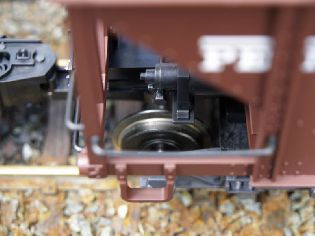 Plná kovová kola svou hmotností sníží těžiště vozů.