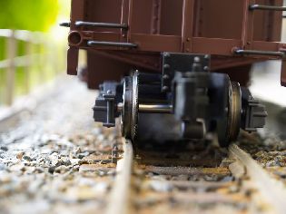 Kovová kola jsou nejen hezká, ale při jízdě „vyrábí“ i velmi libé zvuky.