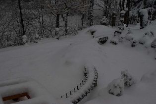 V zimě je kolejiště neprovozovatelné, protože není moc vidět. Musíme pořídit pluh, nebo frézu. Foto 1. 1. 2008.