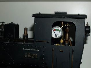 Tyto manometry potkáme na hasicích přístrojích.